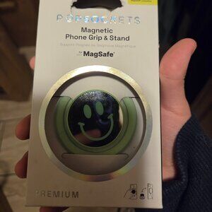 mag safe popsocket green and clear